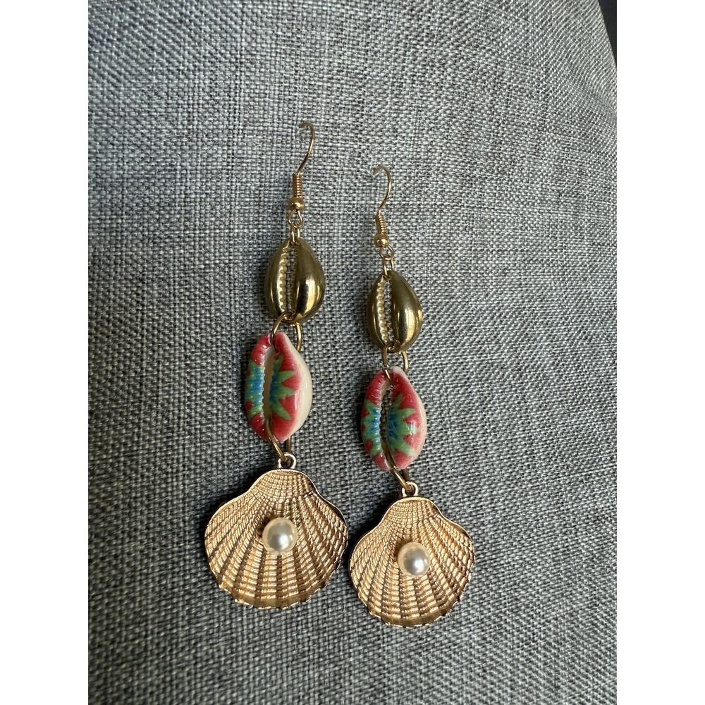 Cowrie Coastal Shell Dangle Drop Earrings Gold Tone Beachy Resort Travel Boho